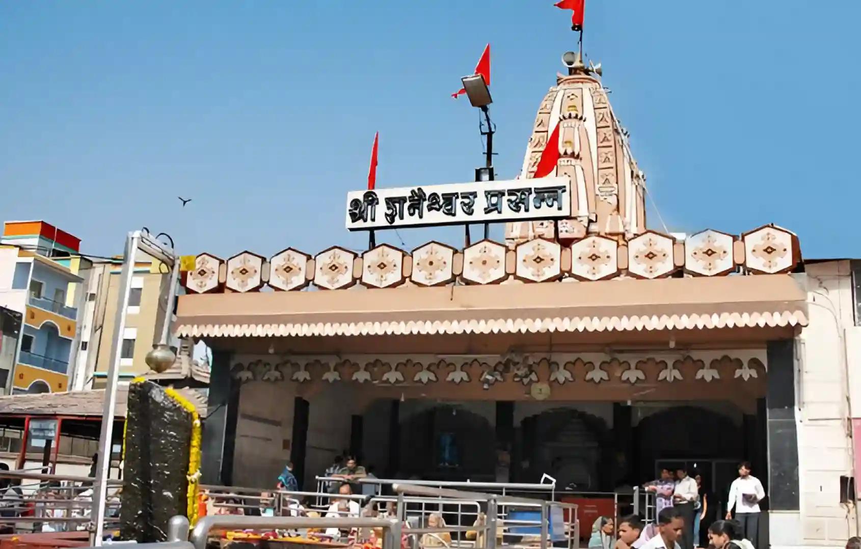 Shri Shani Temple ,Shani Shingnapur 