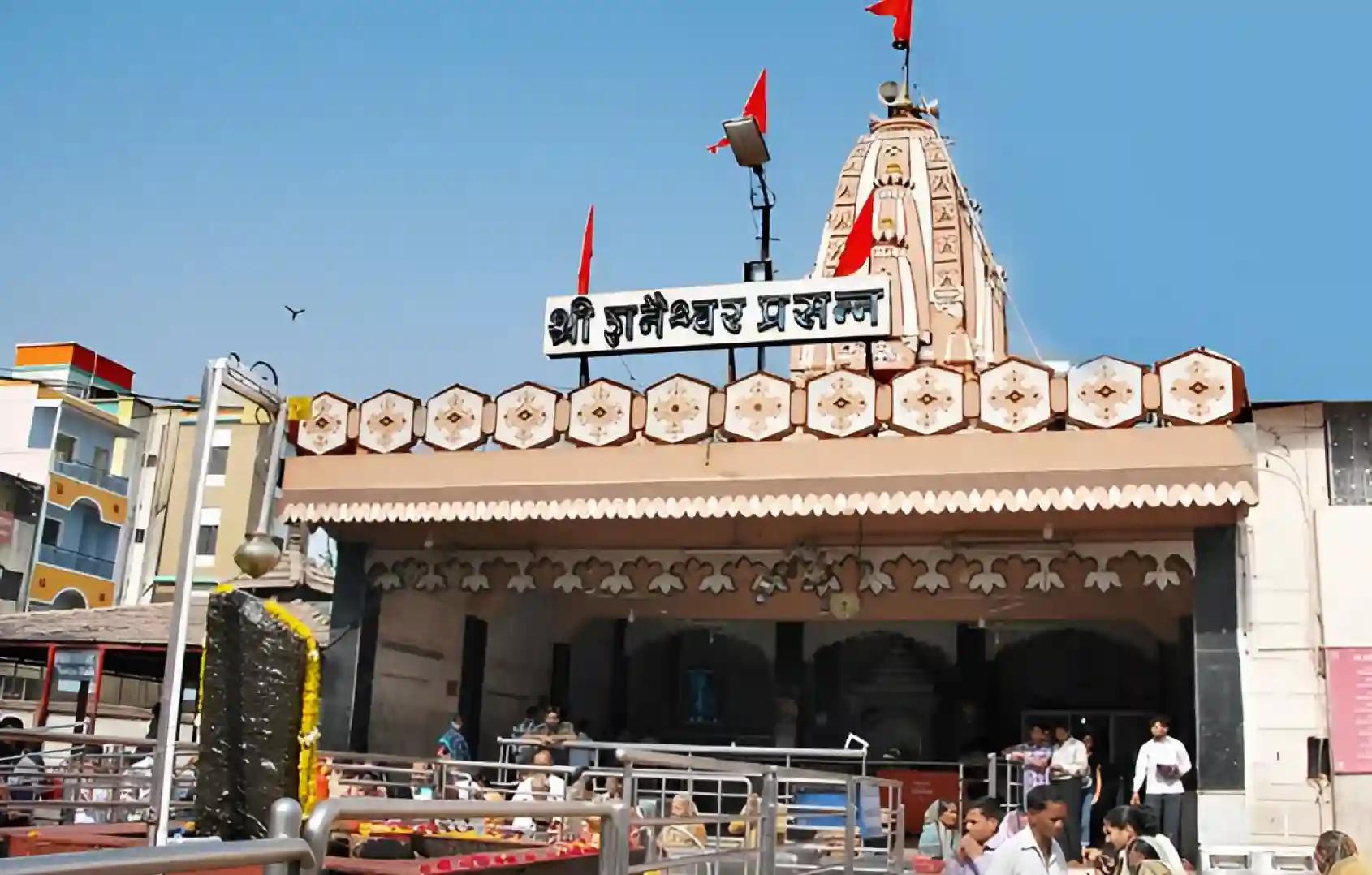Shri Shani Temple , Shani Shingnapur, Maharashtra