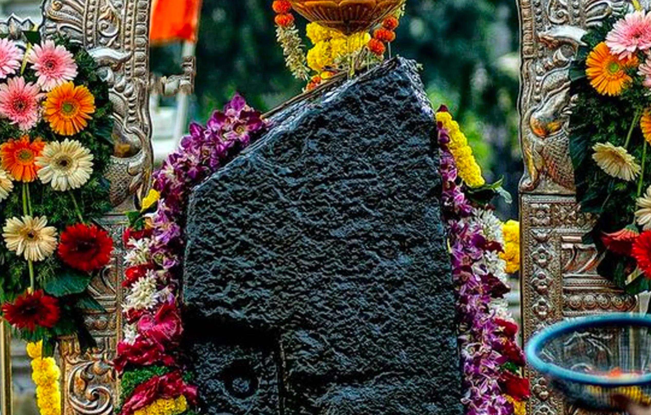 श्री शनिदेव मंदिर, शनि शिंगणापुर, महाराष्ट्र