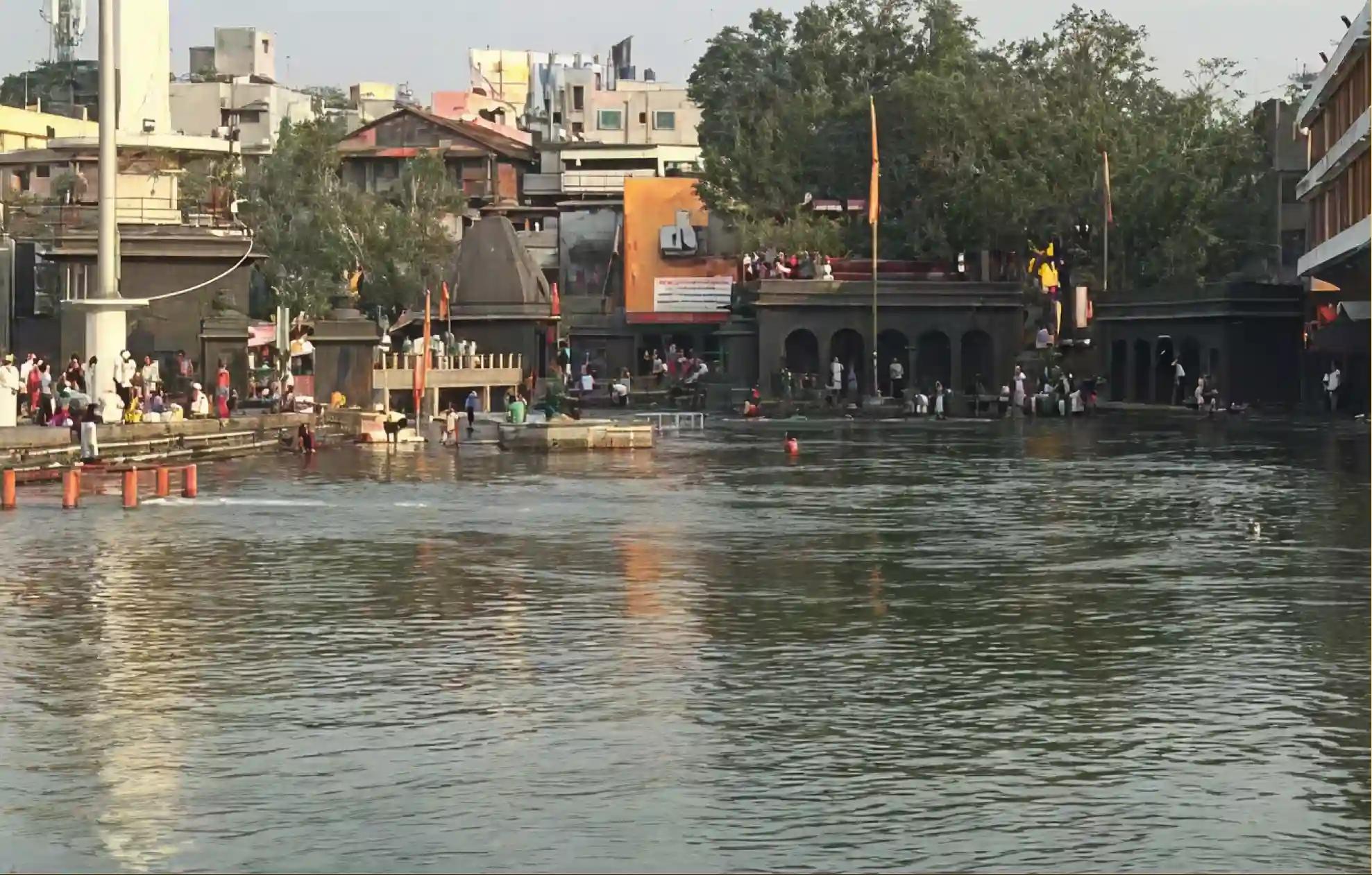 ಶ್ರೀ ತ್ರಿಯಂಬಕೇಶ್ವರ ಗೋದಾವರಿ ಘಾಟ್, ನಾಶಿಕ್ - ಮಹಾರಾಷ್ಟ್ರ