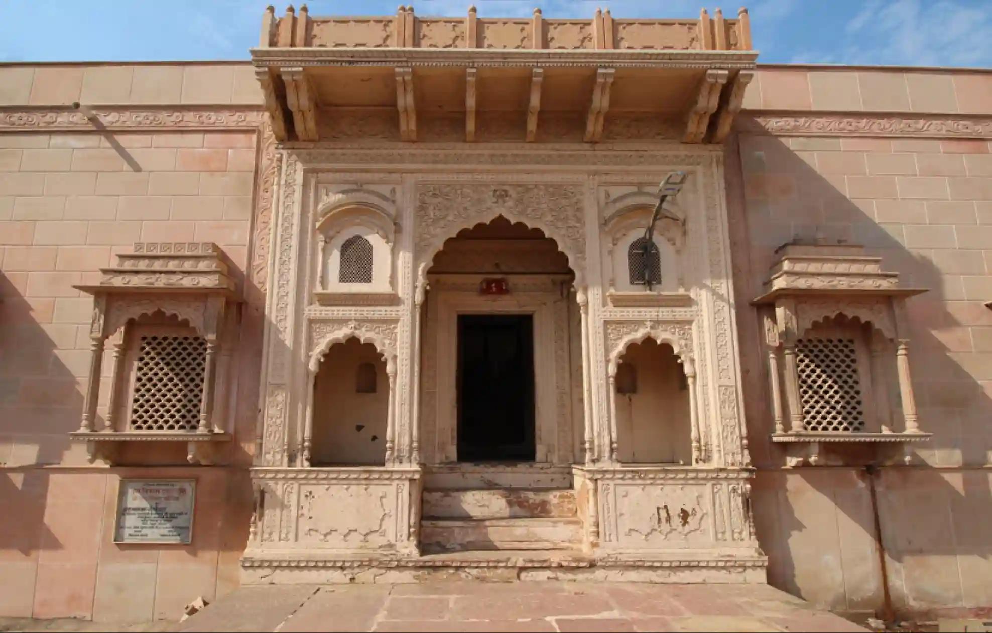 दीर्घ विष्णु मंदिर,मथुरा, उत्तर प्रदेश