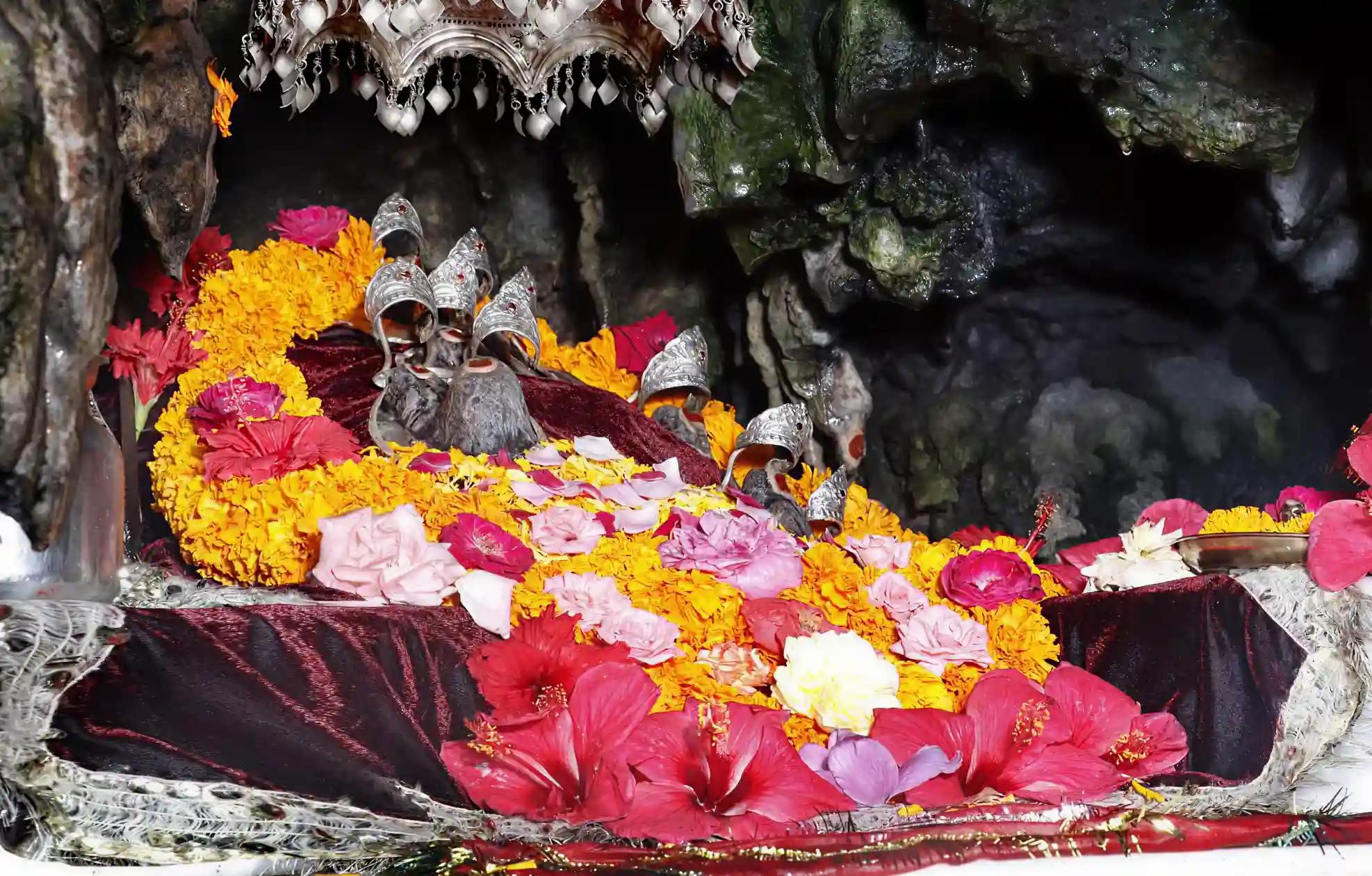 नव दुर्गा मंदिर, कटरा,  जम्मू और कश्मीर 