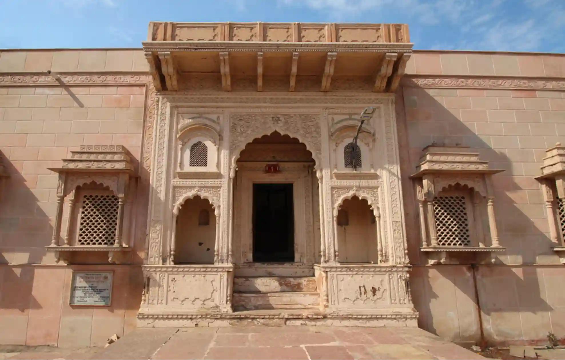 श्री दीर्घ विष्णु मंदिर, मथुरा, उत्तर प्रदेश 