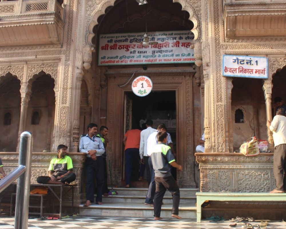 बाँके बिहारी मंदिर - वृंदावन, उत्तरप्रदेश, भारत 1 बाँके बिहारी मंदिर