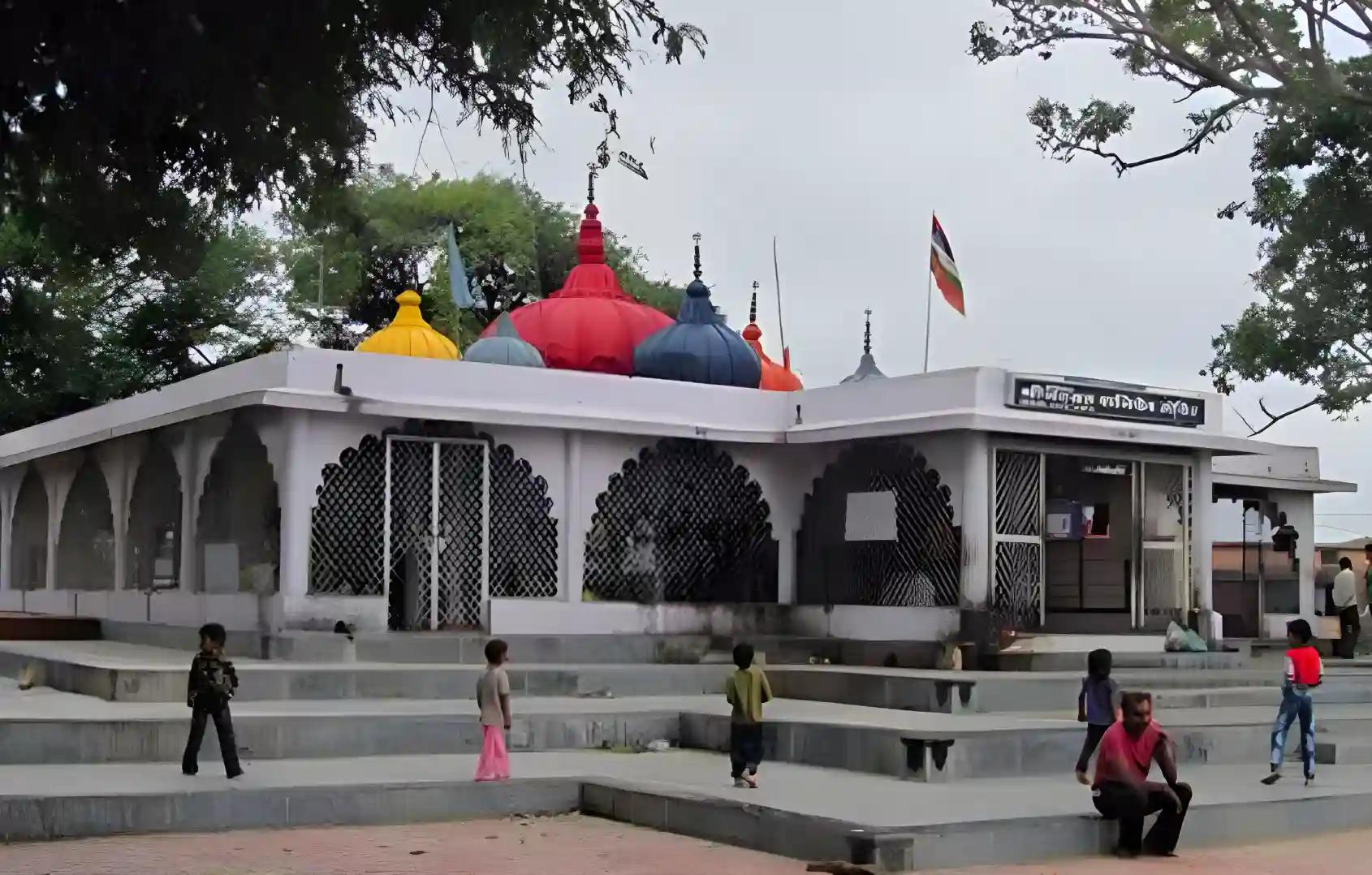 శ్రీ నవగ్రహ శని ఆలయం, ఉజ్జయిని, మధ్యప్రదేశ్ శ్రీ నవగ్రహ శని ఆలయం, ఉజ్జయిని, మధ్యప్రదేశ్