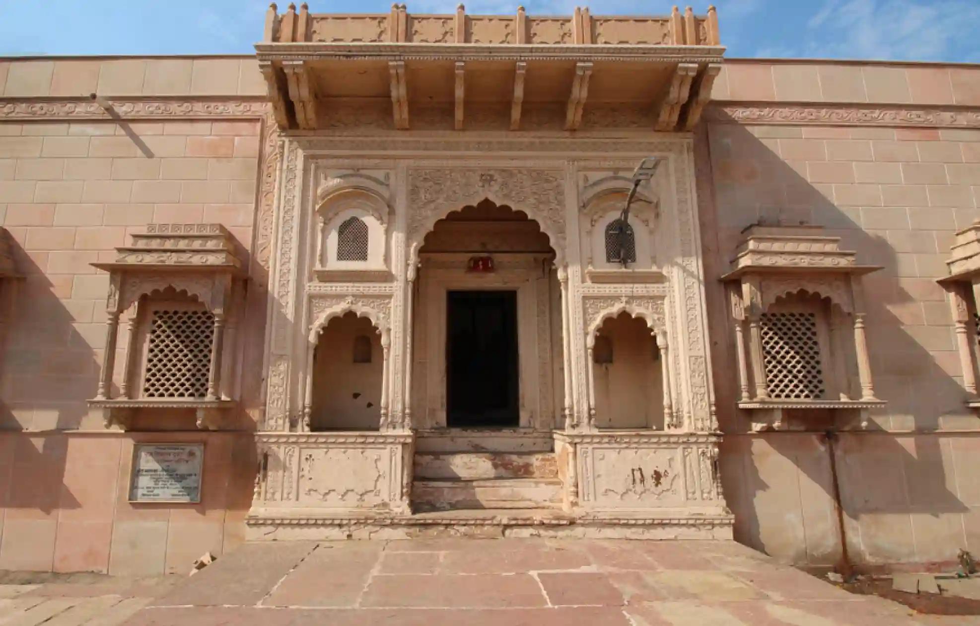 श्री दीर्घ विष्णु मंदिर, मथुरा, उत्तर प्रदेश श्री दीर्घ विष्णु मंदिर, मथुरा, उत्तर प्रदेश