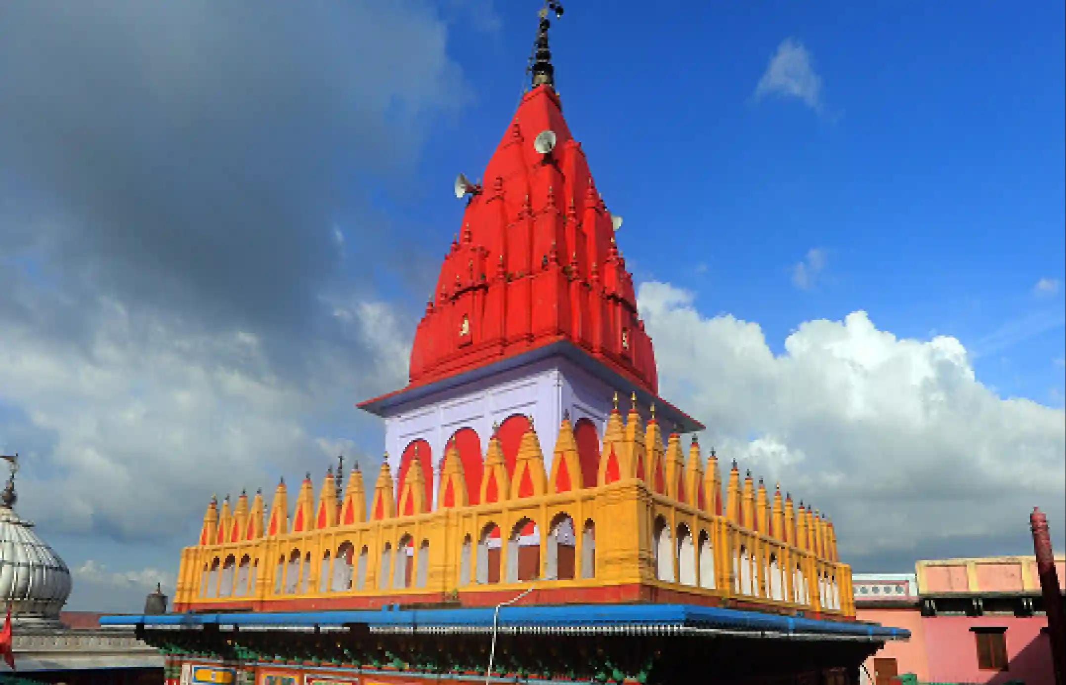 Shri Hanuman Garhi Temple, Ayodhya, Uttar Pradesh Shri Hanuman Garhi Temple, Ayodhya, Uttar Pradesh