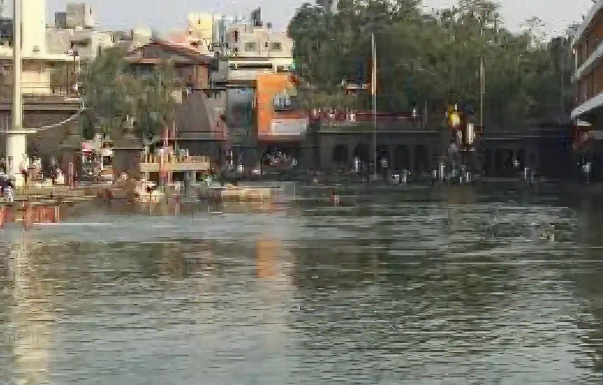 శ్రీ త్రయంబకేశ్వర గోదావరి ఘాట్, నాసిక్ - మహారాష్ట్ర శ్రీ త్రయంబకేశ్వర గోదావరి ఘాట్, నాసిక్ - మహారాష్ట్ర