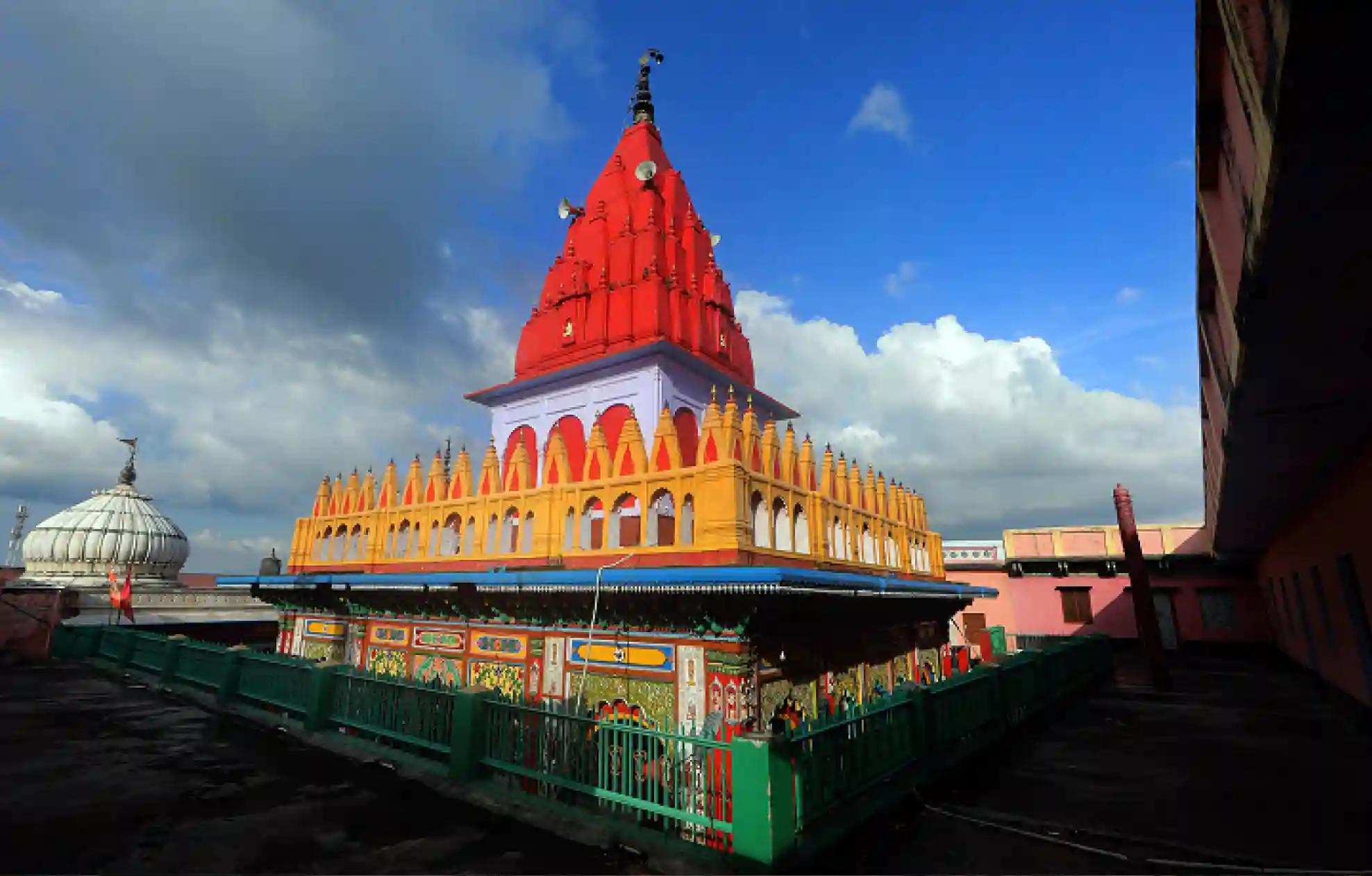 हनुमान गढ़ी मंदिर, अयोध्या, उत्तर प्रदेश हनुमान गढ़ी मंदिर, अयोध्या, उत्तर प्रदेश