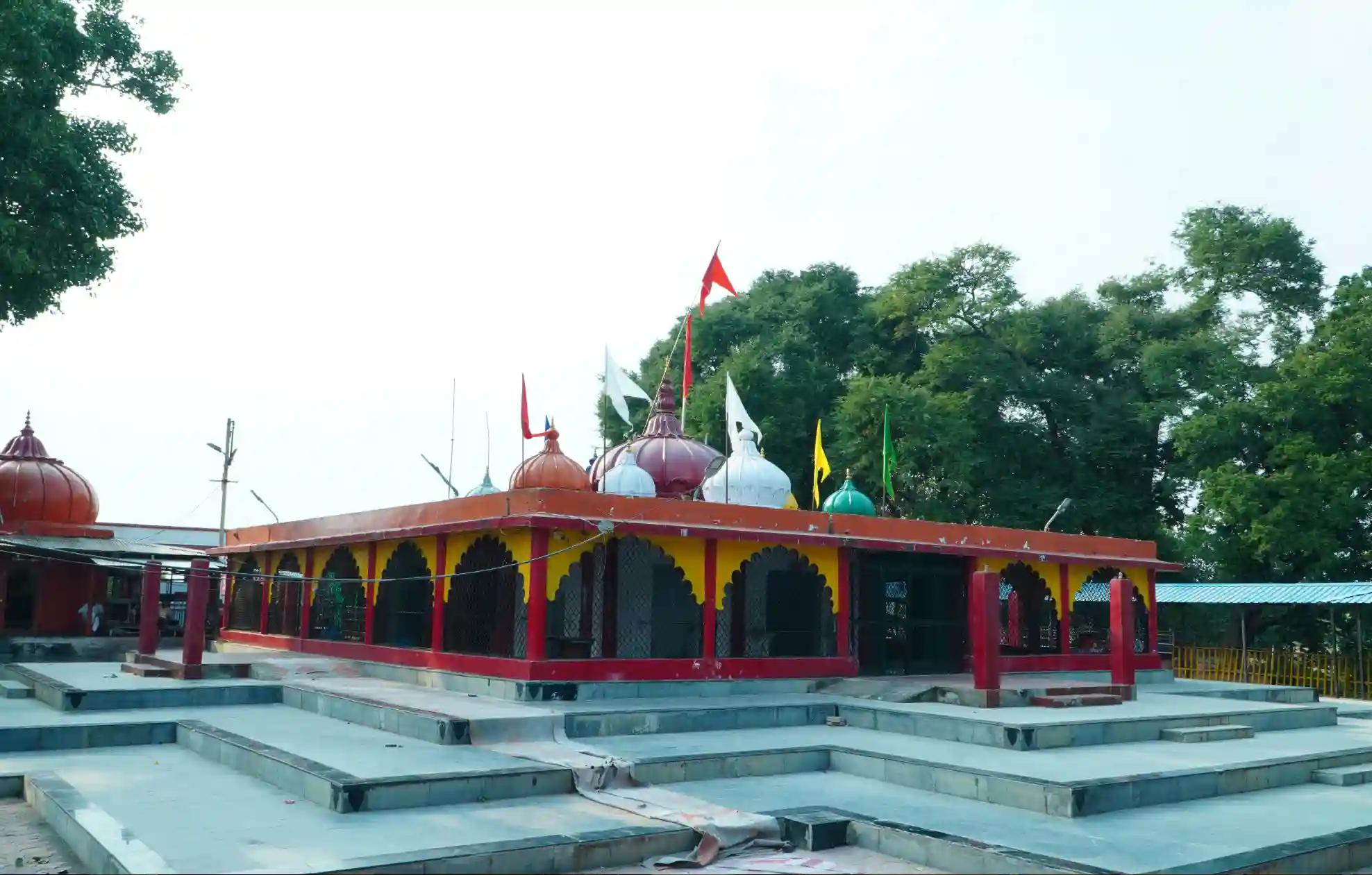 ಶ್ರೀ ನವಗ್ರಹ ಶನಿ ಮಂದಿರ, ಉಜ್ಜಯಿನಿ, ಮಧ್ಯಪ್ರದೇಶ ಶ್ರೀ ನವಗ್ರಹ ಶನಿ ಮಂದಿರ, ಉಜ್ಜಯಿನಿ, ಮಧ್ಯಪ್ರದೇಶ
