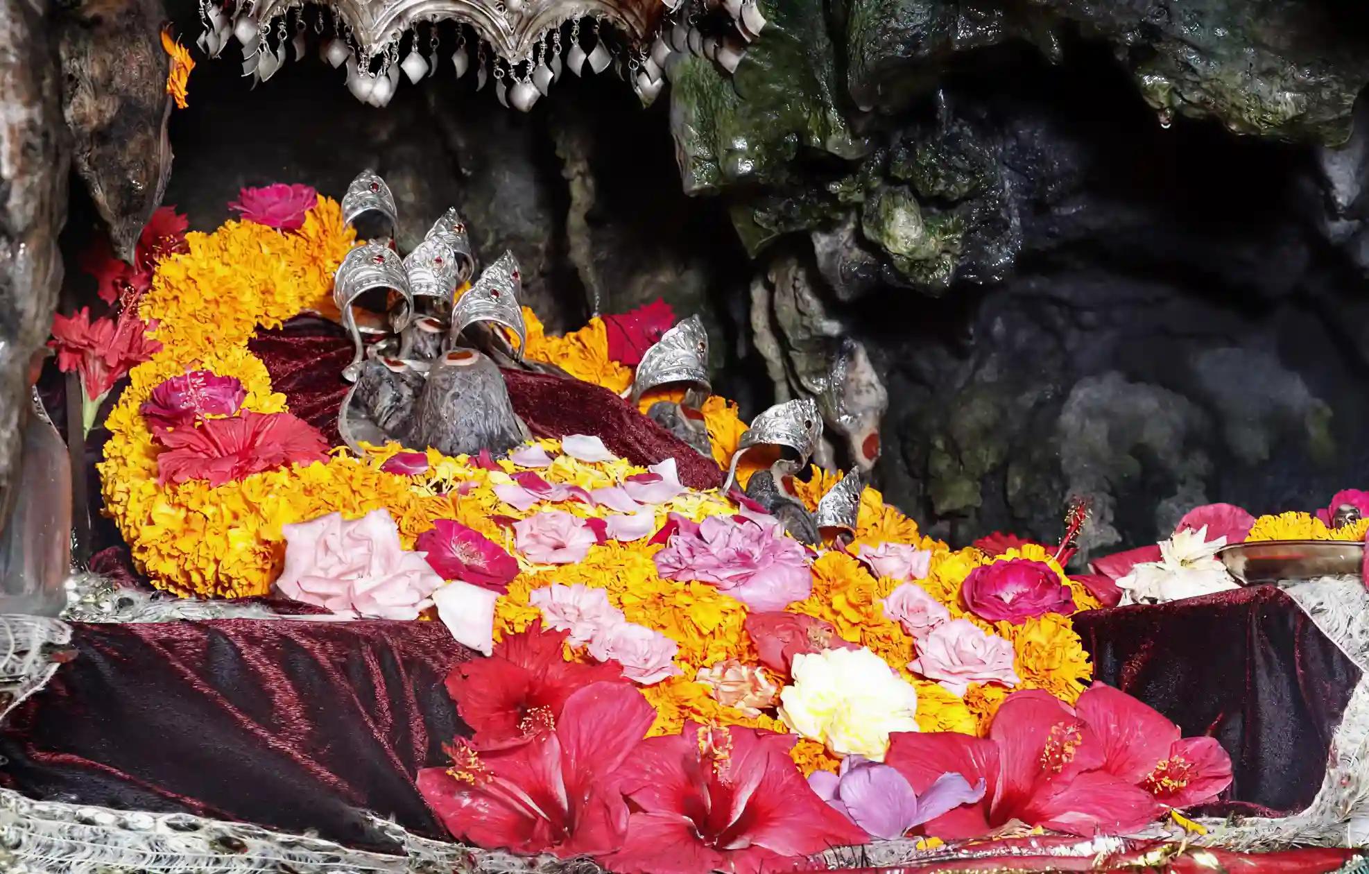 నవ దుర్గాదేవి ఆలయం, కట్రాా క్షేత్రం, జమ్మూ నవ దుర్గాదేవి ఆలయం, కట్రాా క్షేత్రం, జమ్మూ