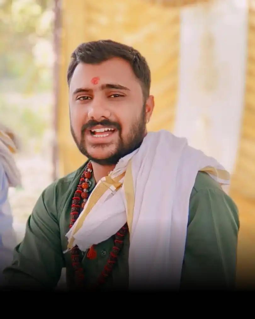 Pandit Ravi Dubey Ujjain • Exp: 5 years Pandit Ravi Dubey Ujjain • Exp: 5 years